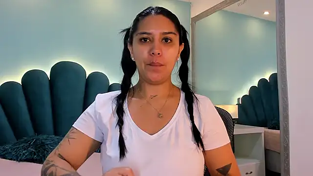 sharlott18 online show from 12-04-25, 12:25