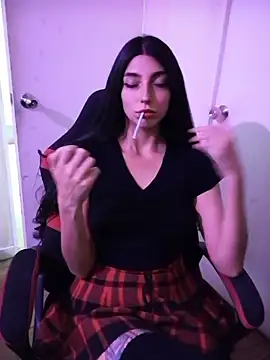 Snapshot of Felicia_smok3 chatting on 12-15-24, 04:15 Felicia smok3 online show from 12-15-24, 04:15