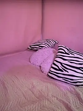 Snapshot of Felicia_smok3 chatting on 12-27-24, 01:00 Felicia smok3 online show from 12-27-24, 01:00