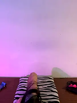 Snapshot of Felicia_smok3 chatting on 10-16-25, 01:39 Felicia smok3 online show from 10-16-25, 01:39