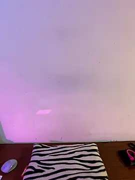 Snapshot of Felicia_smok3 chatting on 10-26-25, 03:23 Felicia smok3 online show from 10-26-25, 03:23