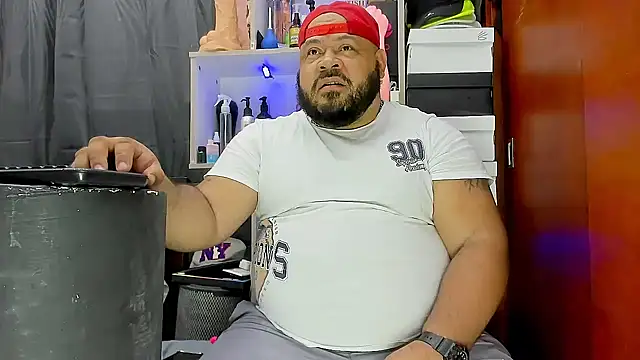 Snapshot of Latino_bigcock chatting on 03-15-25, 07:48 Latino bigcock online show from 03-15-25, 07:48