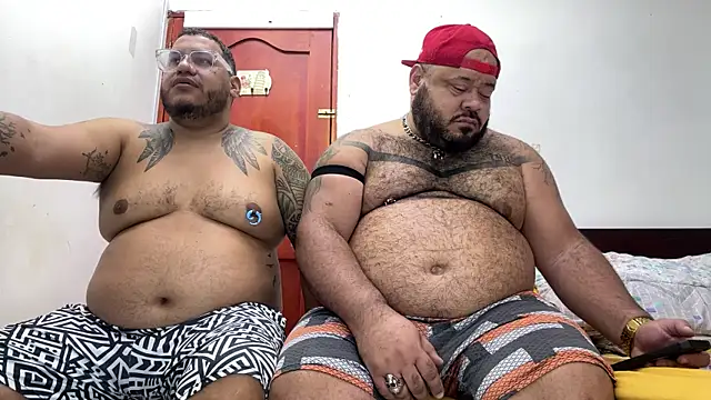 Snapshot of Latino_bigcock chatting on 10-19-25, 08:53 Latino bigcock online show from 10-19-25, 08:53