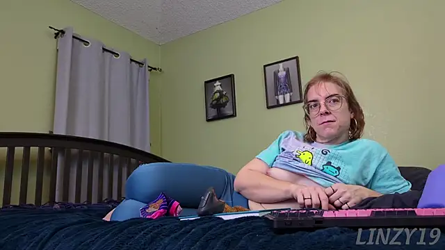 Linzy 19 online show from 12-19-24, 12:13