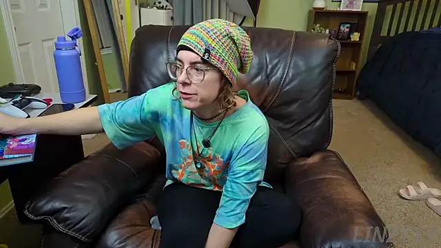 Linzy 19 online show from 12-25-24, 02:35