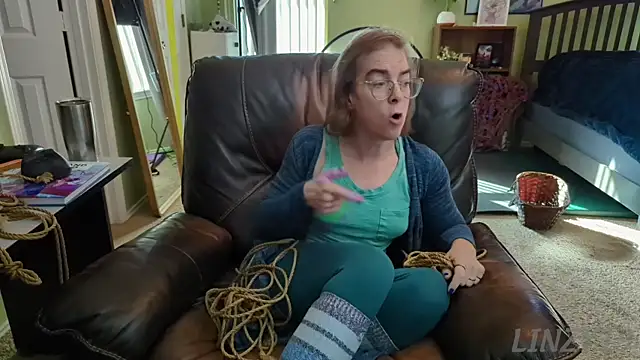 Linzy 19 online show from 12-30-24, 05:02