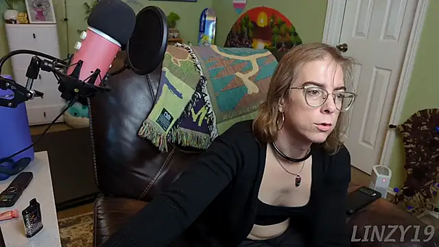 Linzy 19 online show from 02-24-25, 04:15