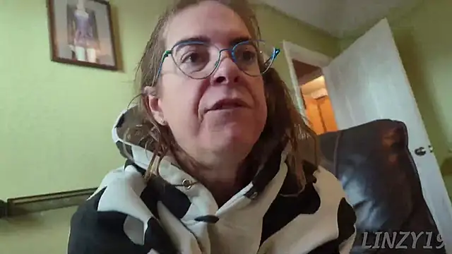 Snapshot of Linzy_19 chatting on 12-05-25, 03:41 Linzy 19 online show from 12-05-25, 03:41