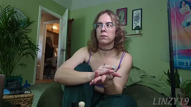 Snapshot of Linzy_19 chatting on 01-12-26, 04:45 Linzy 19 online show from 01-12-26, 04:45