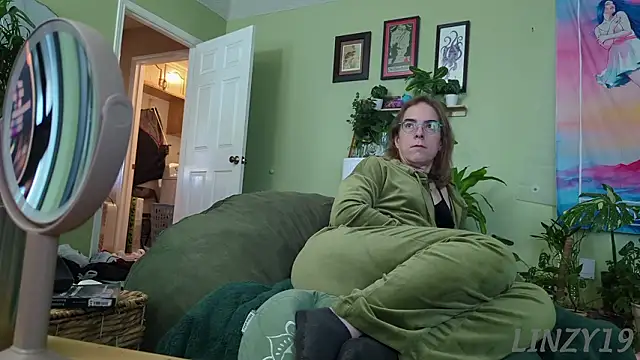 Snapshot of Linzy_19 chatting on 01-15-26, 02:43 Linzy 19 online show from 01-15-26, 02:43