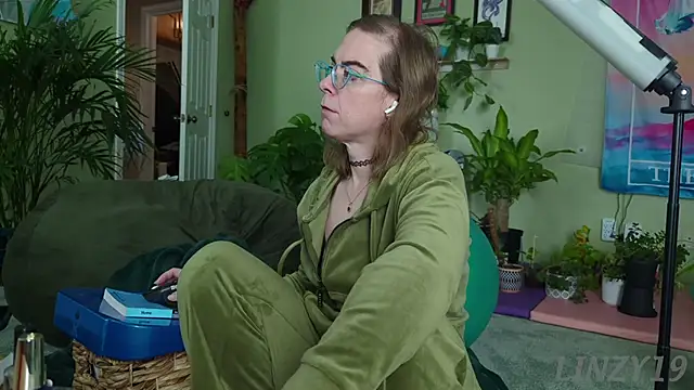 Snapshot of Linzy_19 chatting on 01-16-26, 04:55 Linzy 19 online show from 01-16-26, 04:55