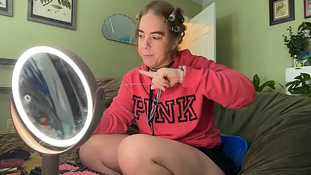 Snapshot of Linzy_19 chatting on 02-20-26, 02:50 Linzy 19 online show from 02-20-26, 02:50