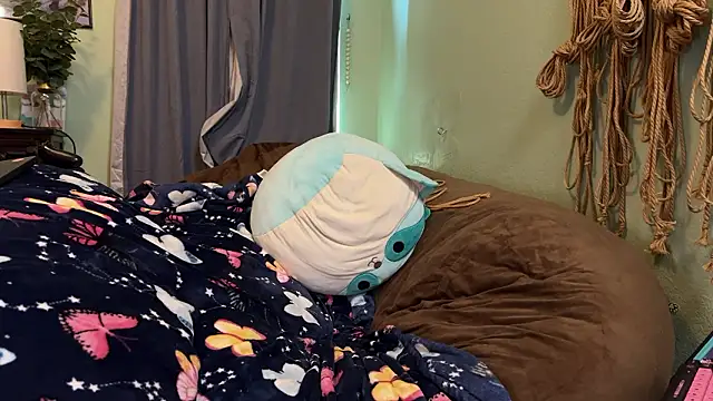 Snapshot of Linzy_19 chatting on 03-09-26, 05:17 Linzy 19 online show from 03-09-26, 05:17