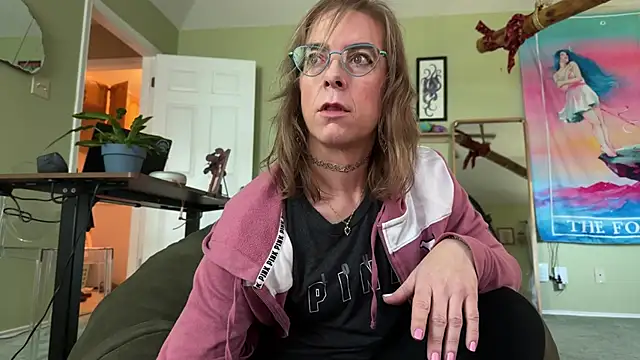 Snapshot of Linzy_19 chatting on 03-12-26, 04:13 Linzy 19 online show from 03-12-26, 04:13