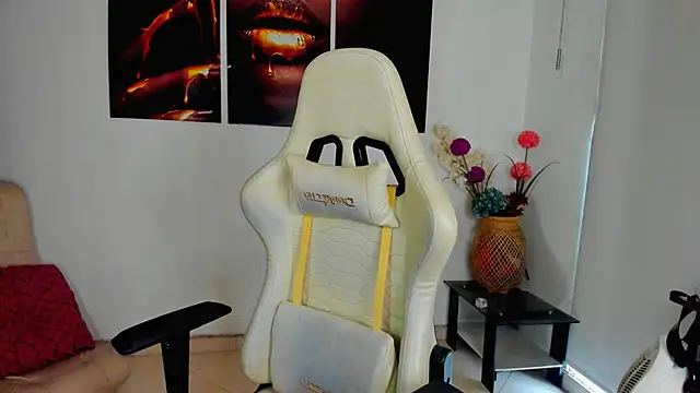 Snapshot of ScarlettMalbec chatting on 10-25-25, 09:20 ScarlettMalbec online show from 10-25-25, 09:20