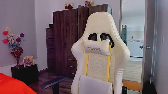 Snapshot of ScarlettMalbec chatting on 01-10-26, 09:16 ScarlettMalbec online show from 01-10-26, 09:16