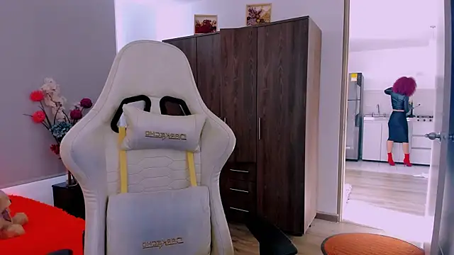 Snapshot of ScarlettMalbec chatting on 02-18-26, 09:11 ScarlettMalbec online show from 02-18-26, 09:11