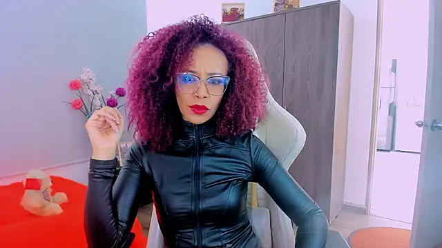 Snapshot of ScarlettMalbec chatting on 03-11-26, 08:15 ScarlettMalbec online show from 03-11-26, 08:15