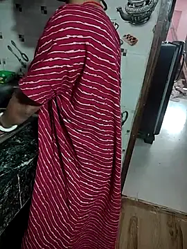 COUPLLE VILLAGE online show from 11-04-25, 09:52