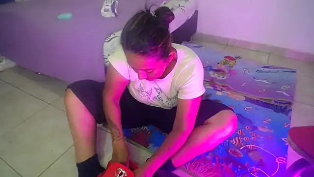 Snapshot of daleska_ayala_1 chatting on 12-14-24, 08:51 daleska ayala 1 online show from 12-14-24, 08:51