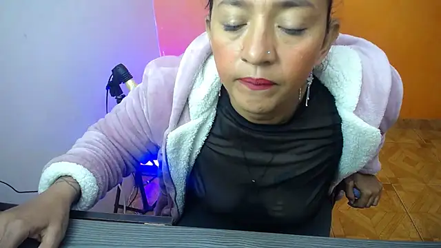 Snapshot of daleska_ayala_1 chatting on 01-24-25, 09:58 daleska ayala 1 online show from 01-24-25, 09:58
