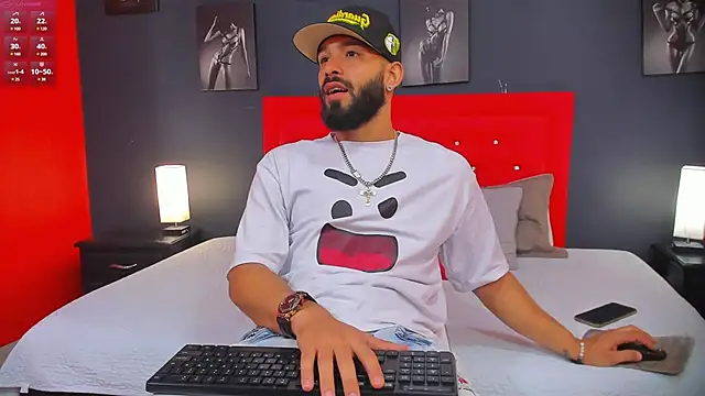 Snapshot of Thiagogomez chatting on 12-03-24, 12:27 Thiagogomez online show from 12-03-24, 12:27