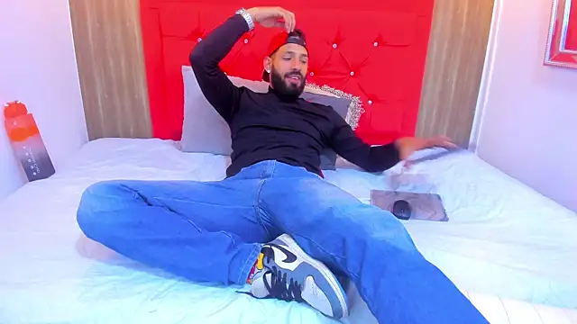 Snapshot of Thiagogomez chatting on 01-24-25, 12:31 Thiagogomez online show from 01-24-25, 12:31