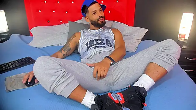 Snapshot of Thiagogomez chatting on 02-20-25, 03:41 Thiagogomez online show from 02-20-25, 03:41