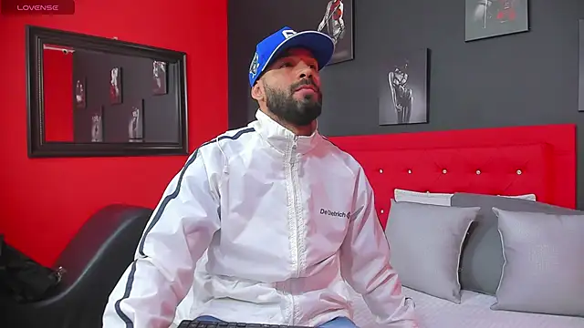 Snapshot of Thiagogomez chatting on 02-28-25, 12:20 Thiagogomez online show from 02-28-25, 12:20