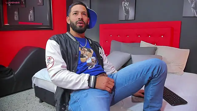 Snapshot of Thiagogomez chatting on 03-03-25, 12:37 Thiagogomez online show from 03-03-25, 12:37