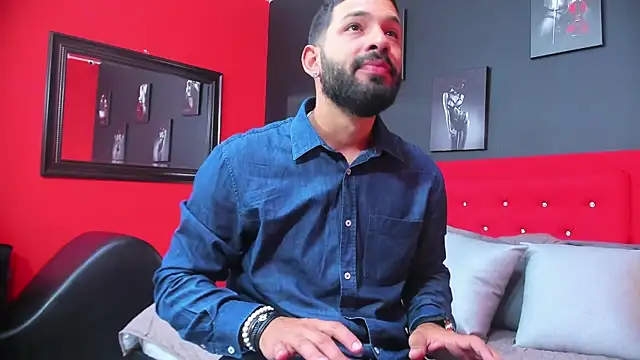 Snapshot of Thiagogomez chatting on 03-08-25, 12:30 Thiagogomez online show from 03-08-25, 12:30