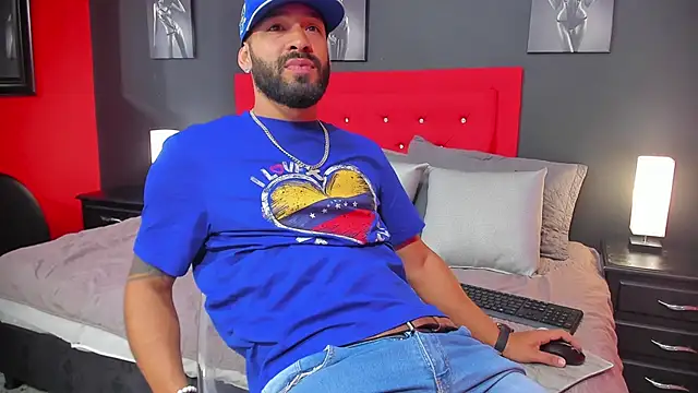 Snapshot of Thiagogomez chatting on 03-10-25, 12:37 Thiagogomez online show from 03-10-25, 12:37