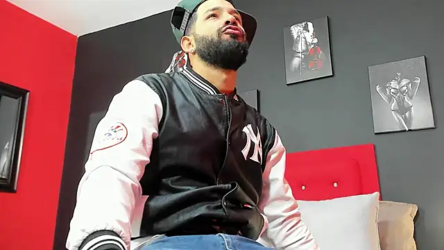 Snapshot of Thiagogomez chatting on 03-12-25, 12:26 Thiagogomez online show from 03-12-25, 12:26