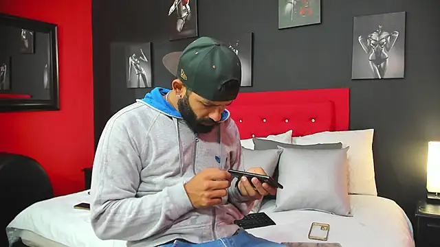 Snapshot of Thiagogomez chatting on 03-22-25, 12:25 Thiagogomez online show from 03-22-25, 12:25