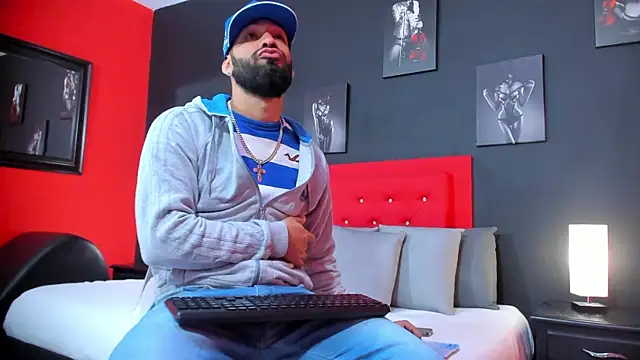 Snapshot of Thiagogomez chatting on 09-12-25, 12:27 Thiagogomez online show from 09-12-25, 12:27