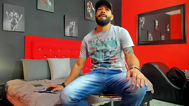 Snapshot of Thiagogomez chatting on 09-23-25, 12:19 Thiagogomez online show from 09-23-25, 12:19