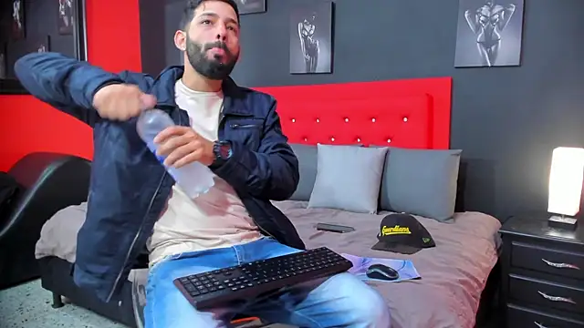 Snapshot of Thiagogomez chatting on 10-07-25, 12:24 Thiagogomez online show from 10-07-25, 12:24