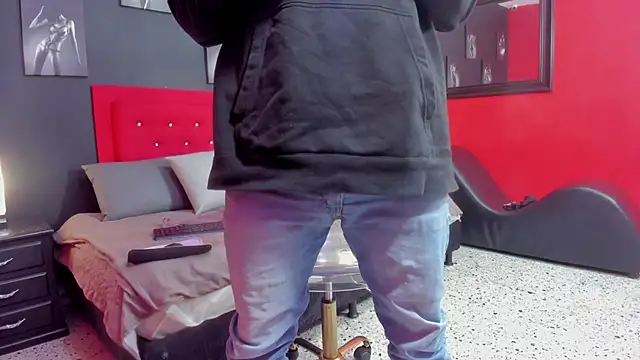 Snapshot of Thiagogomez chatting on 10-18-25, 12:39 Thiagogomez online show from 10-18-25, 12:39