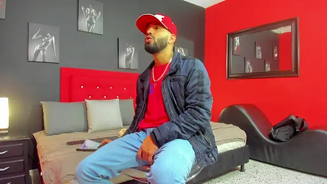 Snapshot of Thiagogomez chatting on 10-22-25, 12:38 Thiagogomez online show from 10-22-25, 12:38