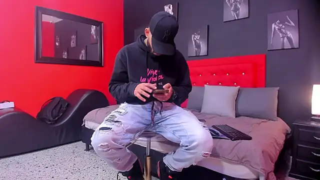 Snapshot of Thiagogomez chatting on 10-25-25, 12:34 Thiagogomez online show from 10-25-25, 12:34