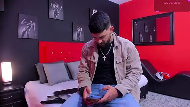 Snapshot of Thiagogomez chatting on 12-15-25, 12:20 Thiagogomez online show from 12-15-25, 12:20