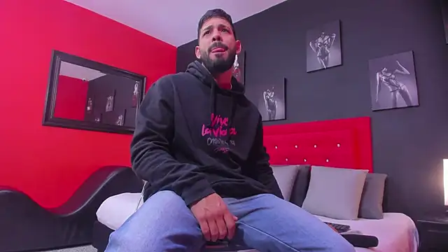 Snapshot of Thiagogomez chatting on 12-17-25, 12:33 Thiagogomez online show from 12-17-25, 12:33