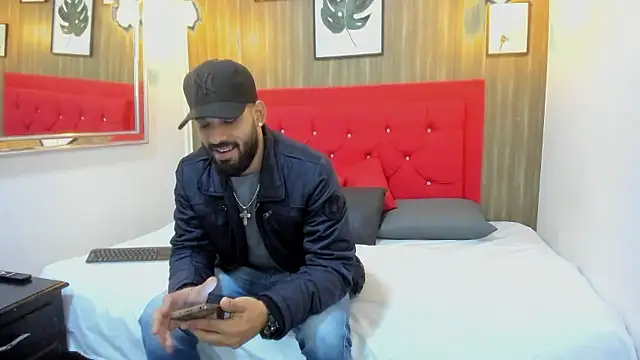 Snapshot of Thiagogomez chatting on 01-13-26, 12:43 Thiagogomez online show from 01-13-26, 12:43