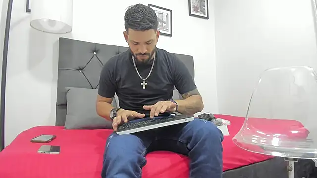 Snapshot of Thiagogomez chatting on 02-04-26, 07:09 Thiagogomez online show from 02-04-26, 07:09