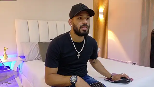 Snapshot of Thiagogomez chatting on 02-23-26, 07:11 Thiagogomez online show from 02-23-26, 07:11