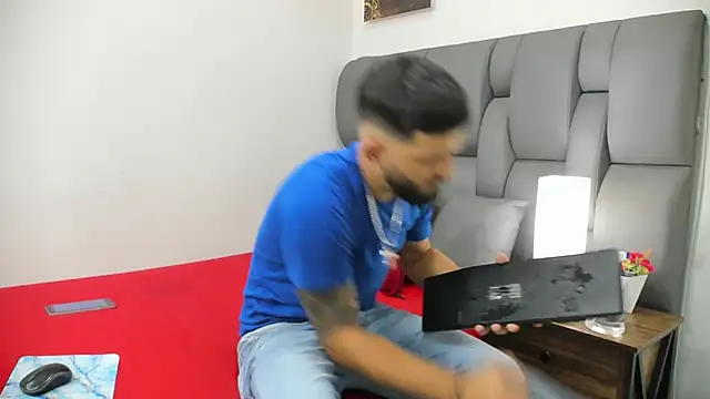 Snapshot of Thiagogomez chatting on 03-12-26, 07:09 Thiagogomez online show from 03-12-26, 07:09