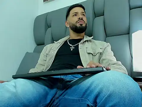 Snapshot of Thiagogomez chatting on 03-13-26, 07:42 Thiagogomez online show from 03-13-26, 07:42