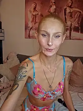 Snapshot of LessiaMia chatting on 12-17-24, 05:15 LessiaMia online show from 12-17-24, 05:15