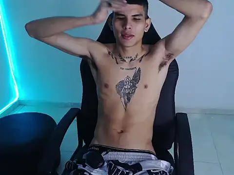 Snapshot of hot_king20 chatting on 12-15-25, 04:33 hot king20 online show from 12-15-25, 04:33