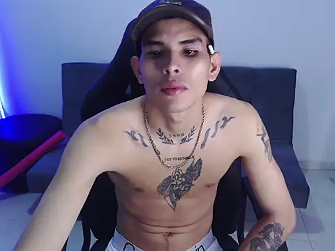 Snapshot of hot_king20 chatting on 12-23-25, 07:28 hot king20 online show from 12-23-25, 07:28